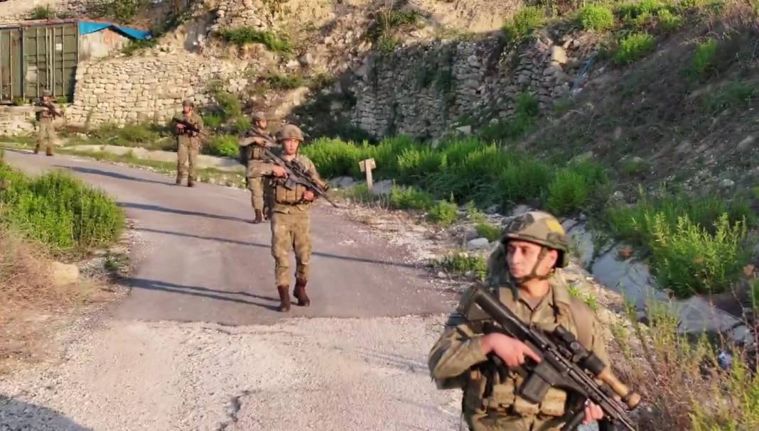 FETÖ ve PKK üyesi 7 kişi sınırda yakalandı 6